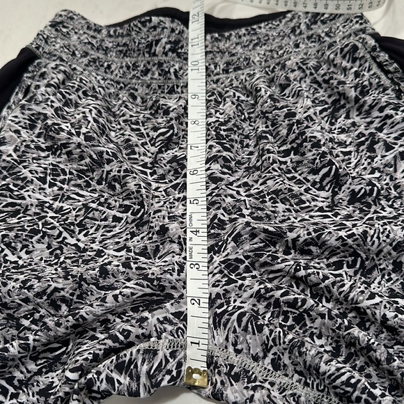 Lululemon Patterned Cropped pants - Picture 8 of 10